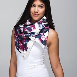Lululemon Vinyasa Scarf French Terry Inky Floral RARE Never Worn